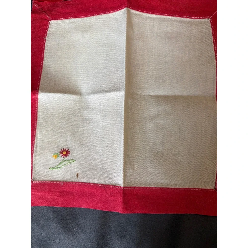 Vintage Embroidered Floral Tablecloth and 4 Napkins Set Red White Square 29x29
